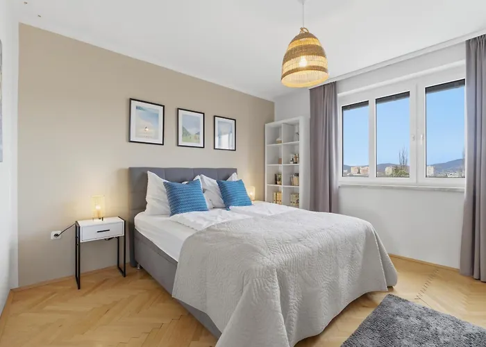 Zentrales Park-side - 2br - Free Parking - 2 Balkone Graz