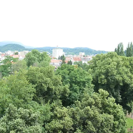 Zentrales Park-side - 2br - Free Parking - 2 Balkone Apartmán *